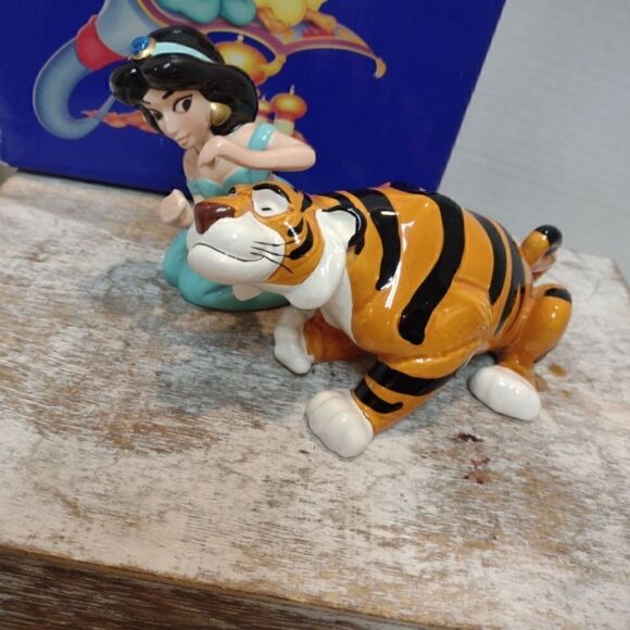 Aladdin Figurine Set of 2 - Picture 6 of 6